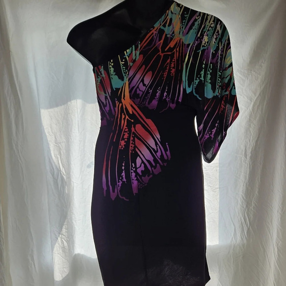 Gorgeous Butterfly Dress - Picture 8 of 9